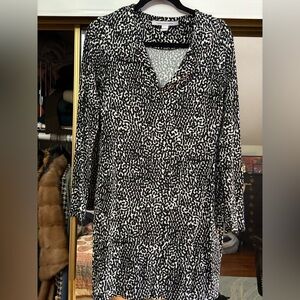 BLACK AND WHITE DVF LONG SLEEVE DRESS